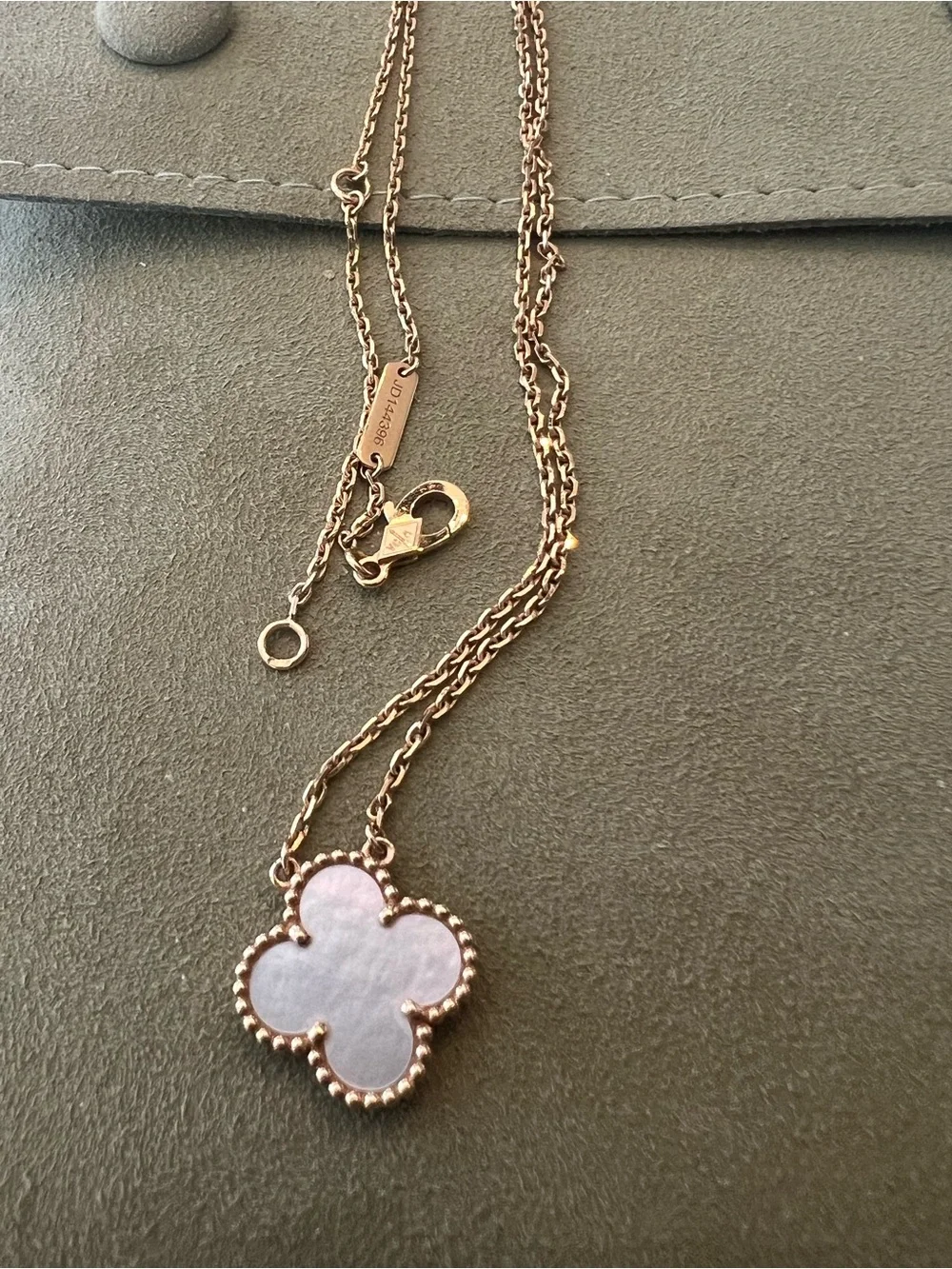 Van Cleef & Arpels Women's Mother of Pearl Alhambra Pendant Necklace Extended - Picture 7 of 9
